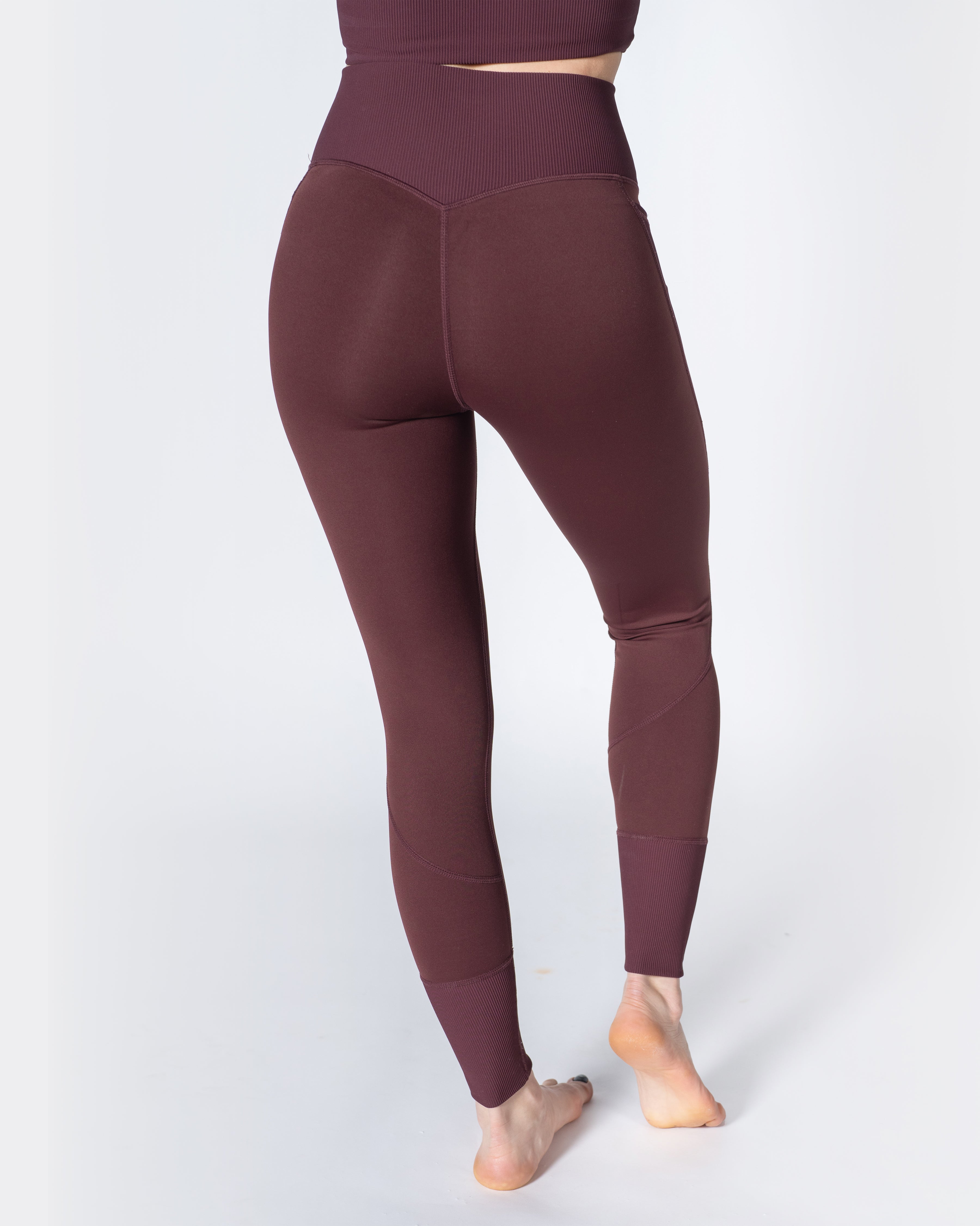Sleek Ribbed Ankle Leggings