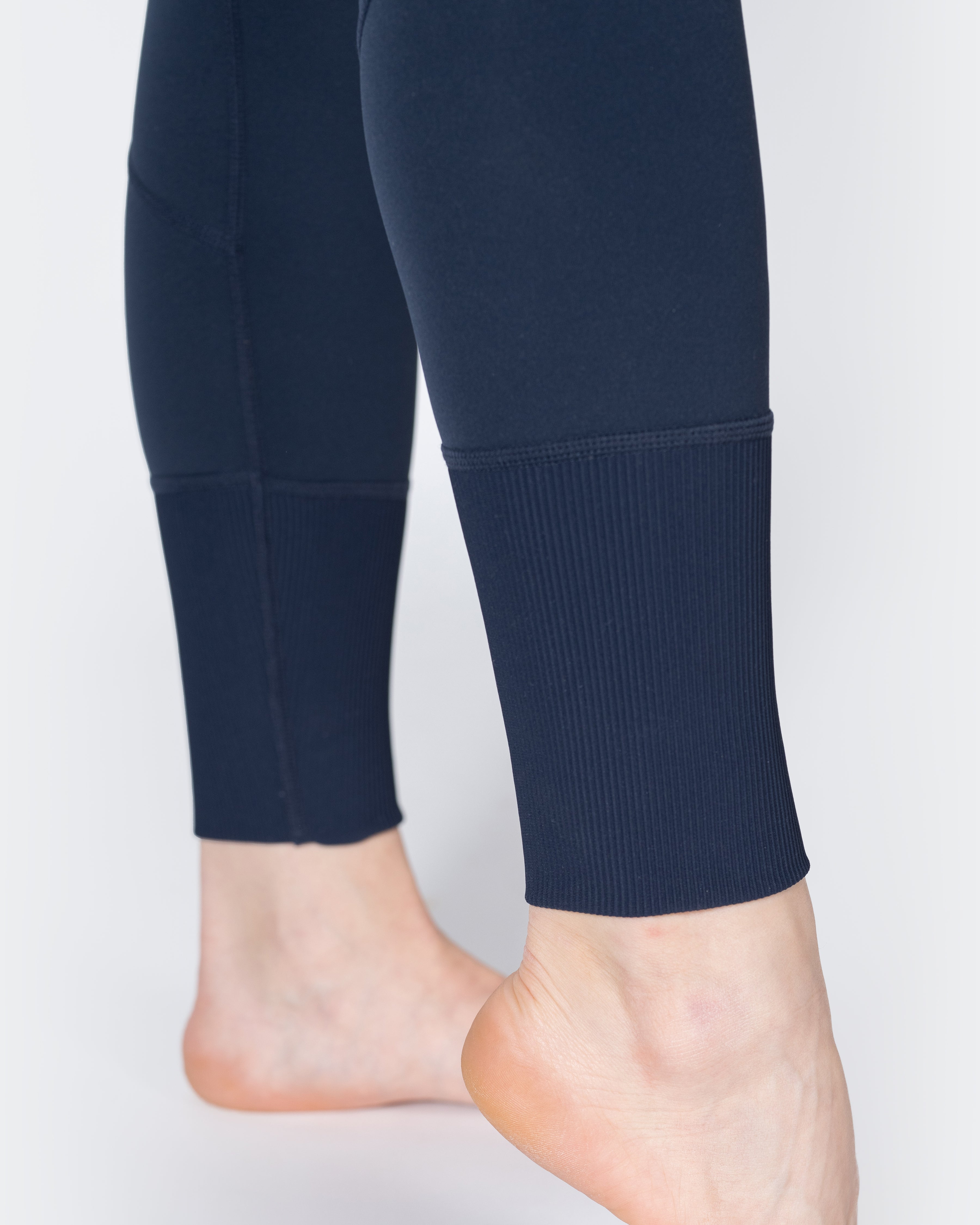 Sleek Ribbed Ankle Leggings