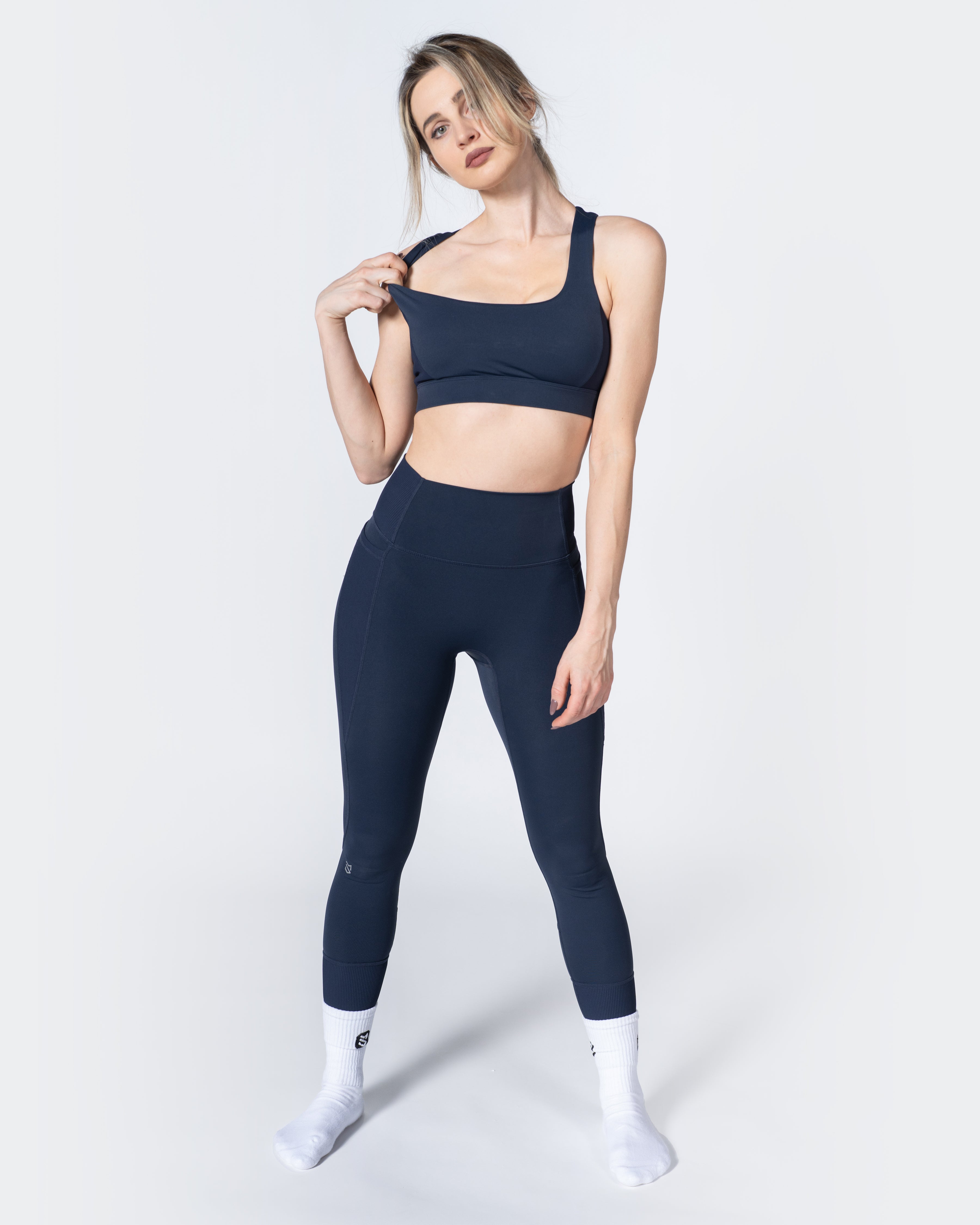 Sleek Ribbed Ankle Leggings
