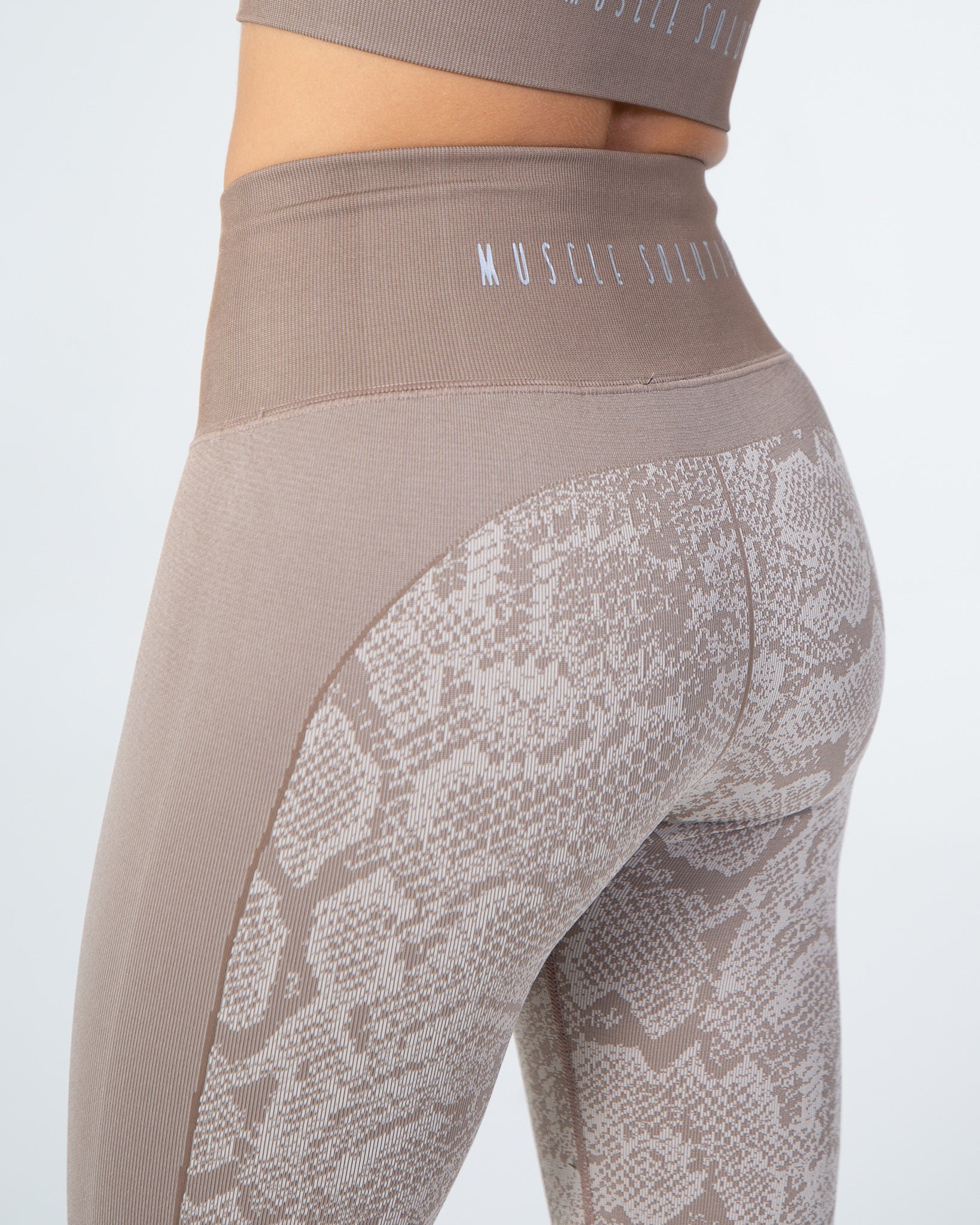Seamlessly Wild Leggings – MUSCLE SOLUTION
